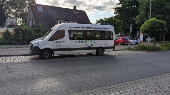 Elbmobil steht in der Nähe vom Bahnhof Winsen (Luhe)